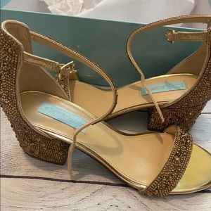 Betsey Johnson Hale Heels